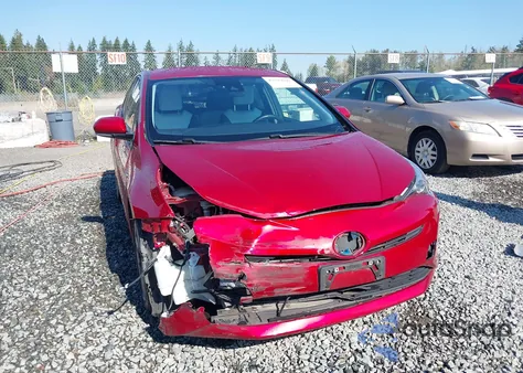 2017 Toyota Prius Three Touring z USA, uszkodzony, nr VIN JTDKARFU7H3532750